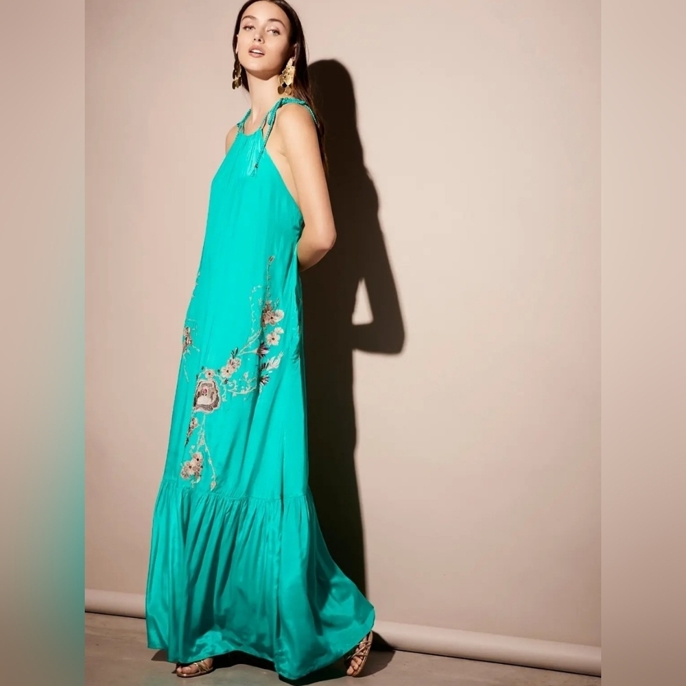 Chic Turquoise Backless Dress with Floral Accents - Picture 2 of 16